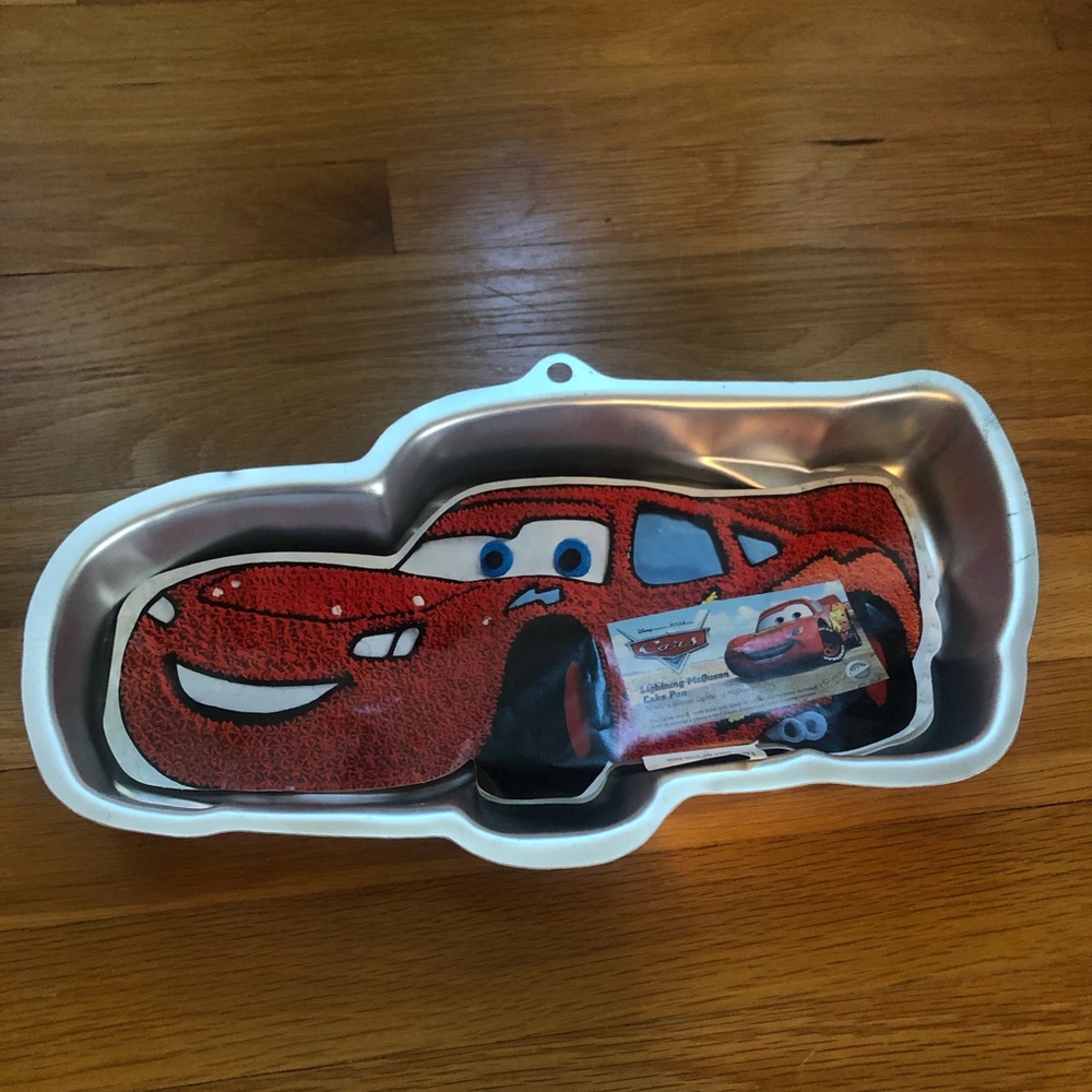 Lightning McQueen cake pan - Wilton